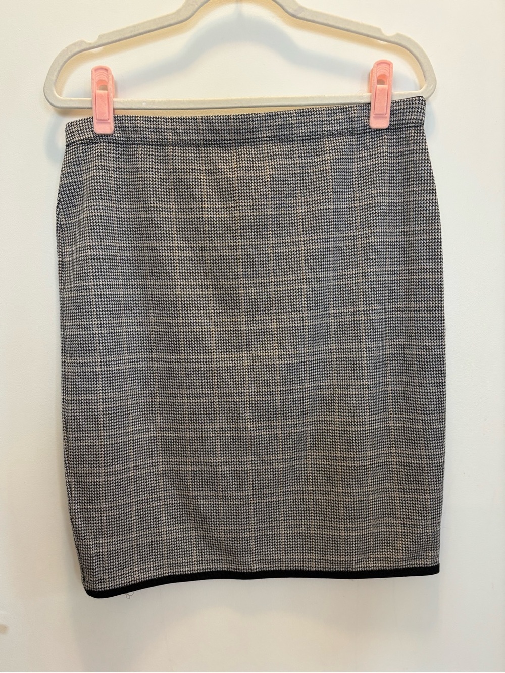 Max Studio plaid stretchy pencil skirt